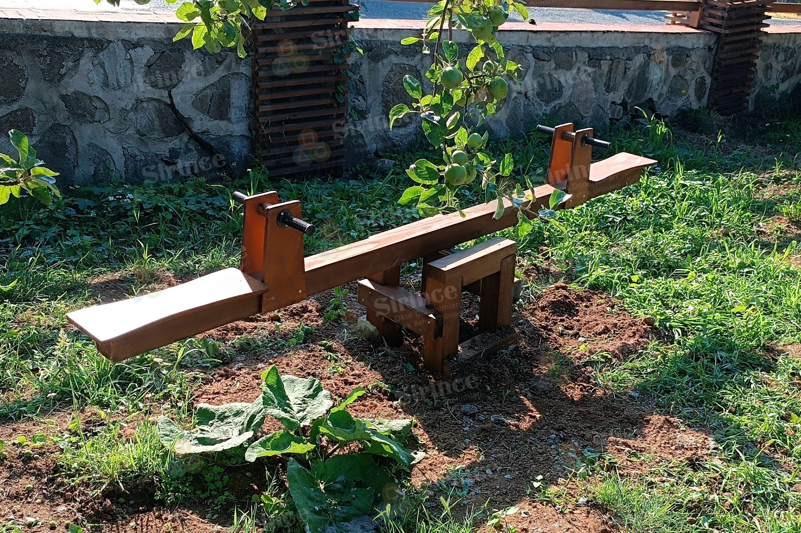 Ahşap Gövdeli Modern Tahterevalli Ahşap Gövdeli Modern Tahterevalli